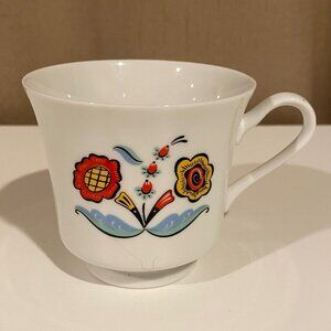 Bergquist Imports Berggren Scandinavian Folk Art Porcelain Cup –‎ 3” Sweden